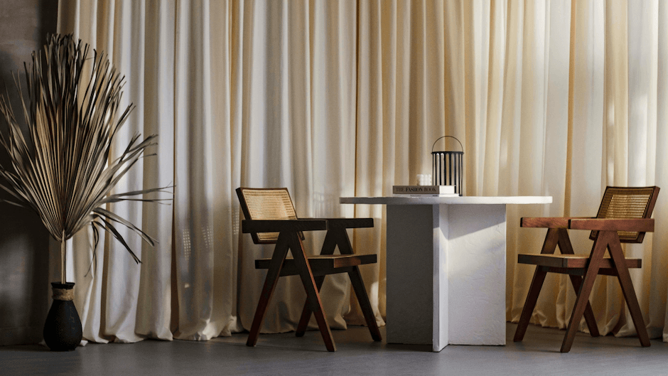 Stylowy stolik z krzesłami