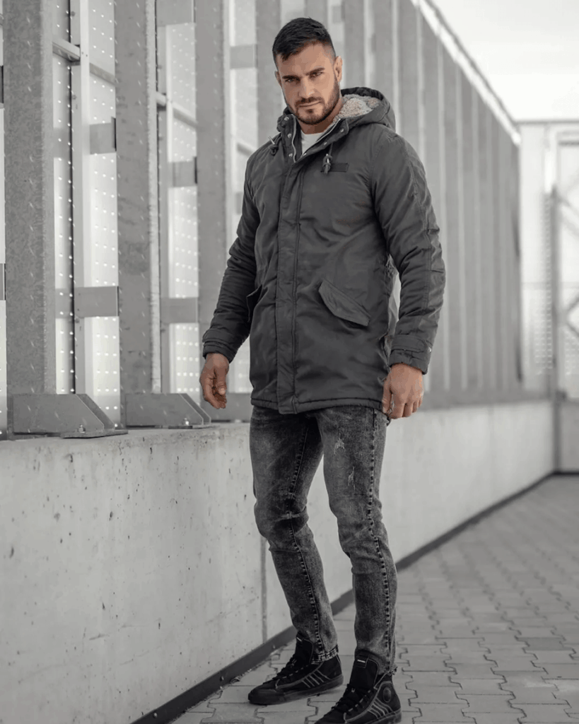 Jesienno-zimowa stylizacja smart casual z grafitową parką