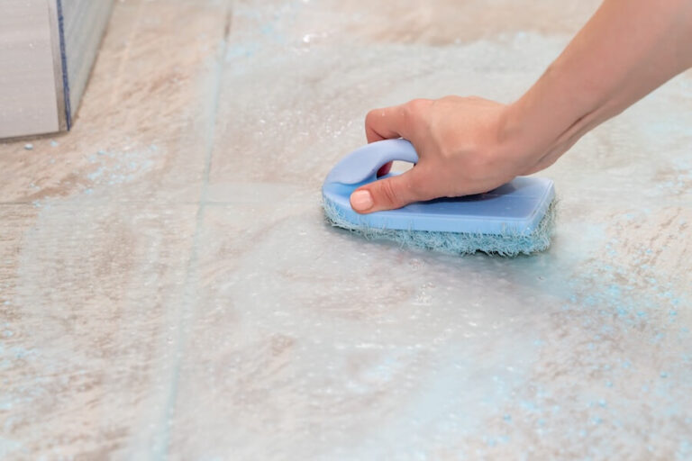 Dłoń czyszcząca płytki